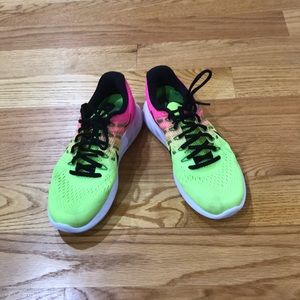 Nike Run Easy Olympic Color sneakers